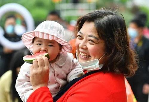 谢谢吃瓜群众视频,揭秘“谢谢吃瓜群众”视频背后的热门现象